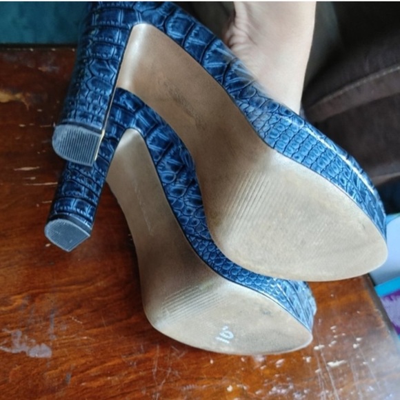 💋BCBGeneration Teal Croc Print Platform Heels Chunky 7.5 - Picture 4 of 12